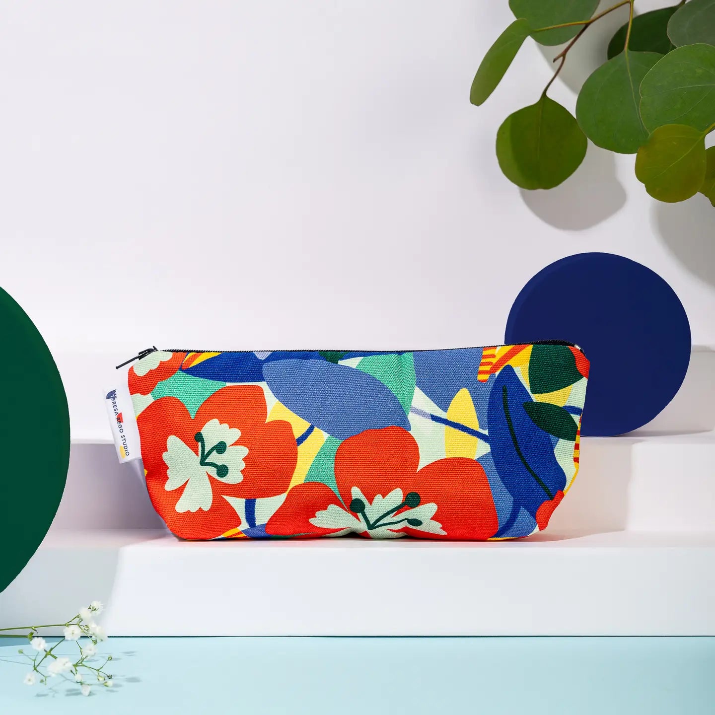 Estuche para lápices con estampado de flores burdeos