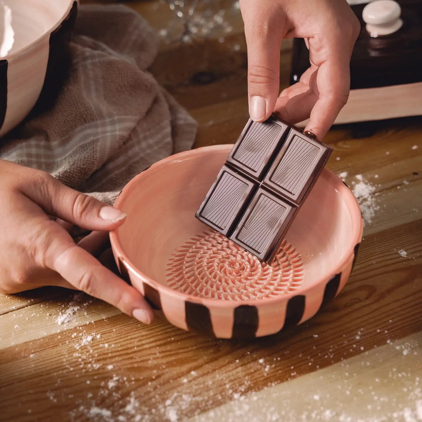 Cuenco Rallador Mediano - Rosa y rayas marrones