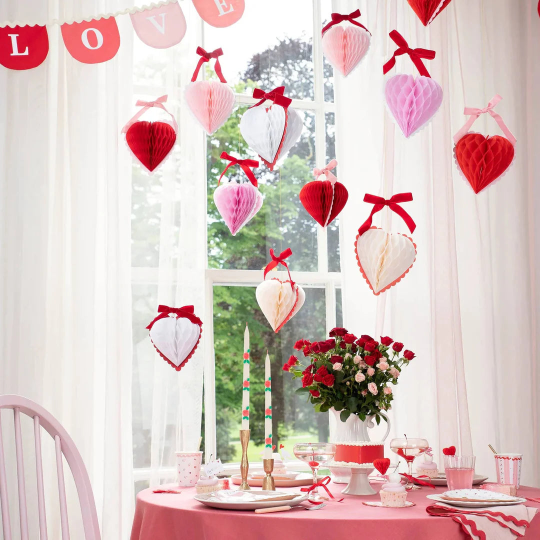 Decoración de corazones con forma de panal