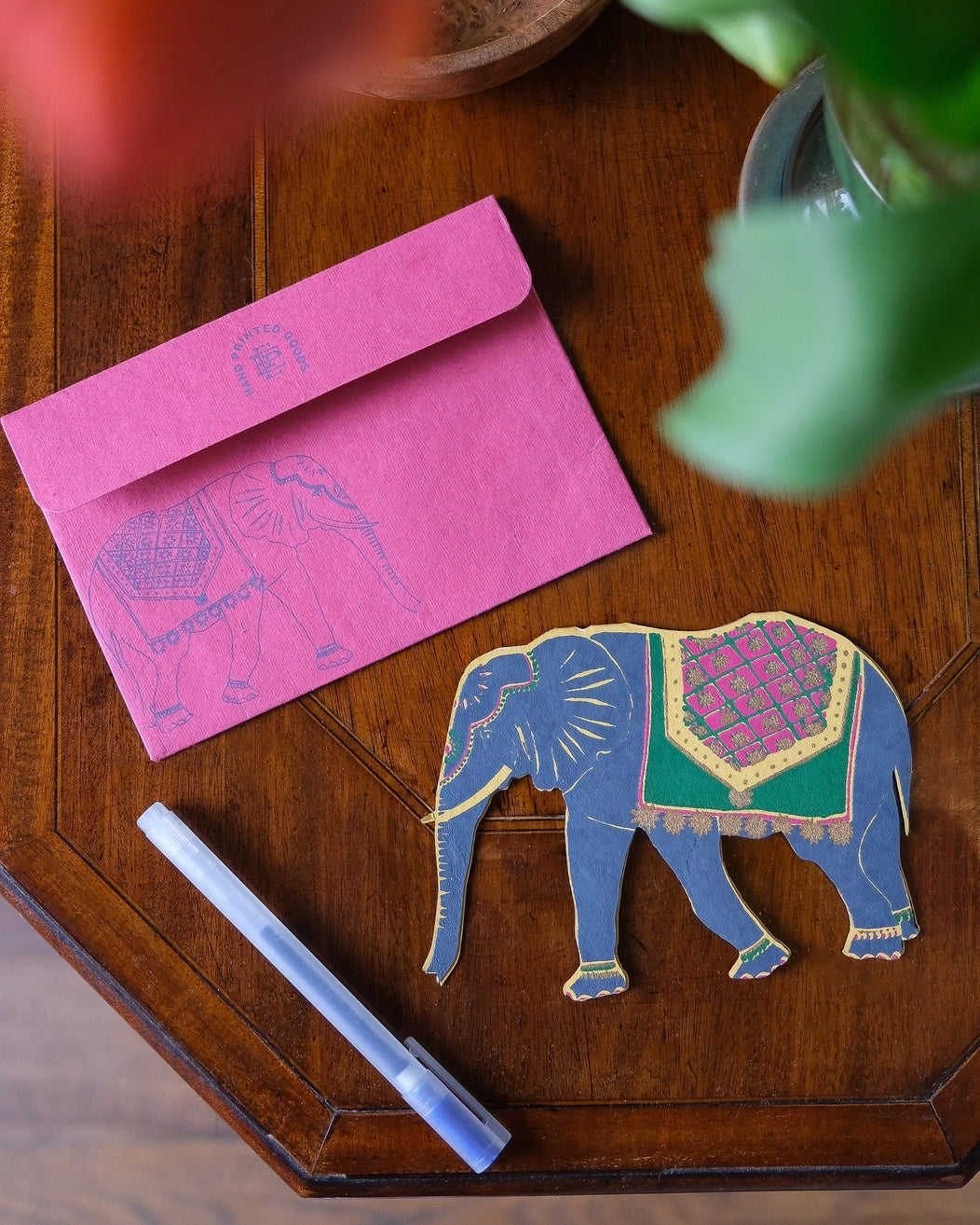 Tarjeta con forma de elefante