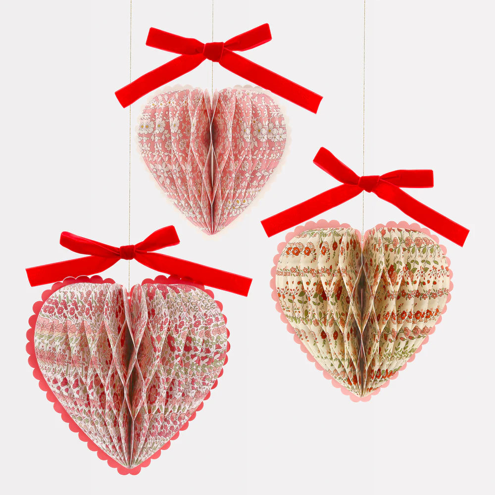 Decoraciones Liberty con forma de corazón en nido de abeja
